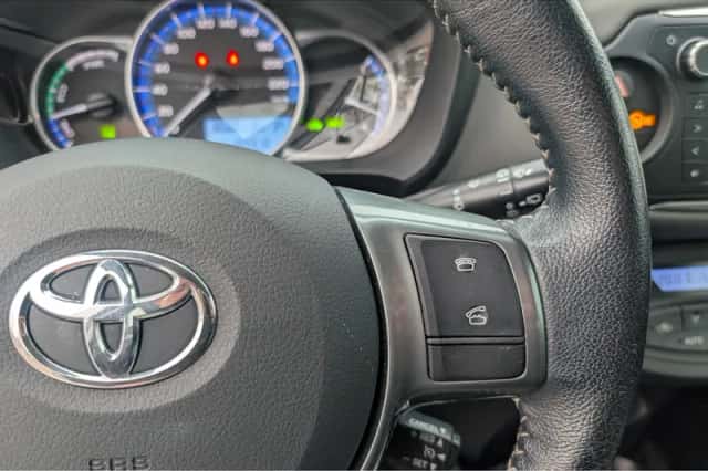 Toyota Yaris (2015) thumbnail 22