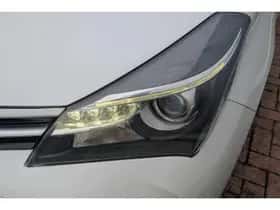 Toyota Yaris (2015) thumbnail 5