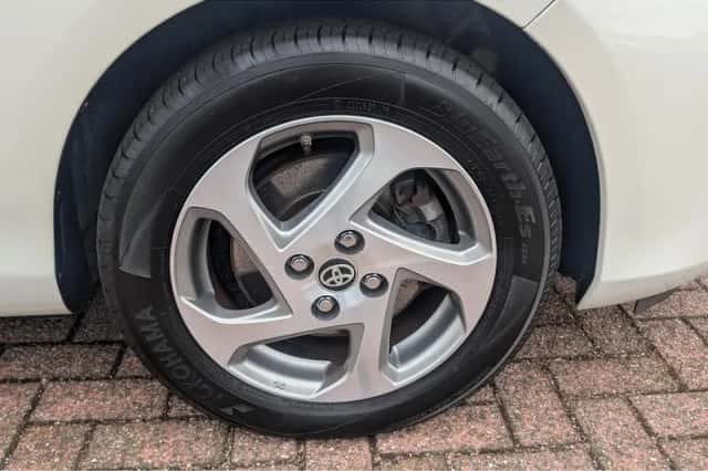 Toyota Yaris (2015) thumbnail 6