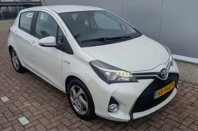 Toyota Yaris (2015) thumbnail 7