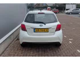 Toyota Yaris (2015) thumbnail 9