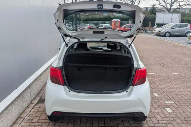 Toyota Yaris (2015) thumbnail 10