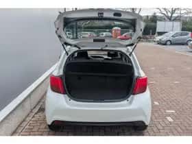 Toyota Yaris (2015) thumbnail 10