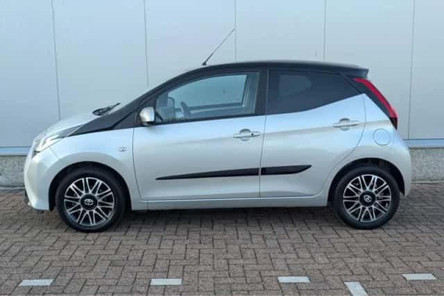Toyota Aygo (2019) thumbnail 2
