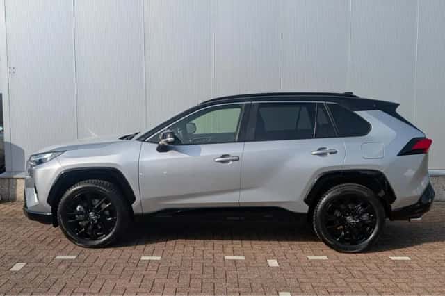 Toyota RAV4 (2025) thumbnail 2