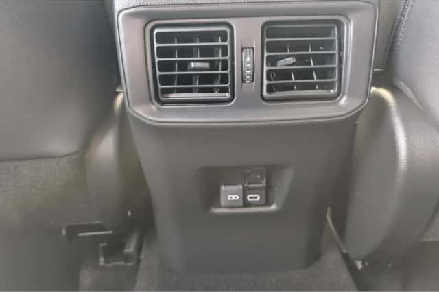 Toyota RAV4 (2025) thumbnail 16
