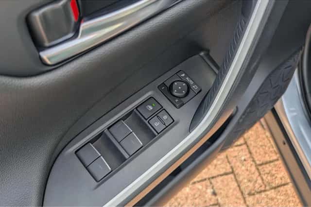 Toyota RAV4 (2025) thumbnail 19