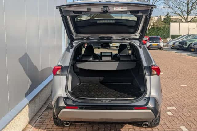 Toyota RAV4 (2025) thumbnail 6
