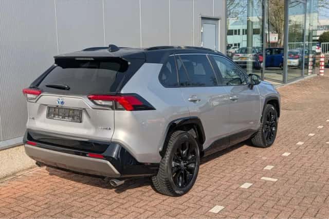 Toyota RAV4 (2025) thumbnail 8