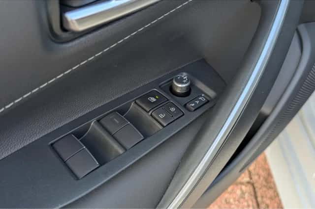 Toyota Corolla (2025) thumbnail 13