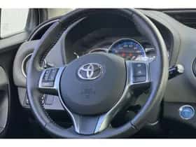 Toyota Yaris (2016) thumbnail 11