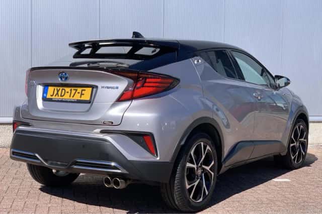 Toyota C-HR (2020) thumbnail 2