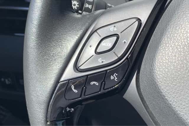 Toyota C-HR (2020) thumbnail 12