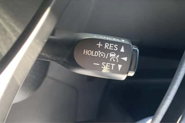 Toyota C-HR (2020) thumbnail 23