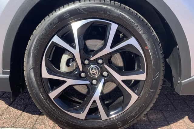 Toyota C-HR (2020) thumbnail 6
