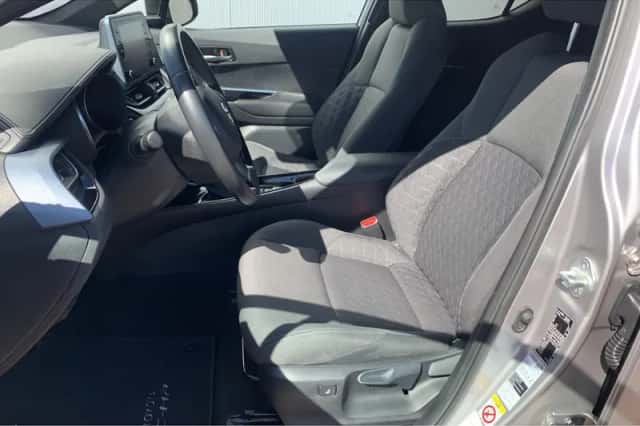 Toyota C-HR (2020) thumbnail 7