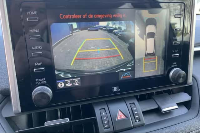 Toyota RAV4 (2021) thumbnail 18