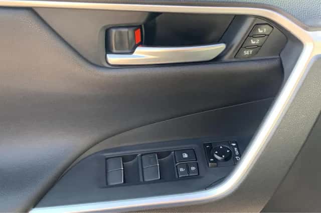 Toyota RAV4 (2021) thumbnail 21