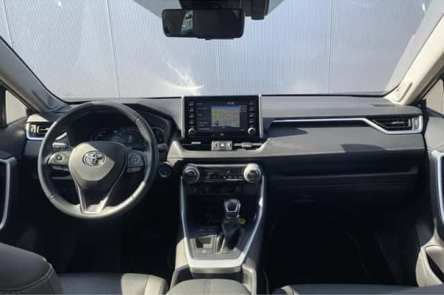 Toyota RAV4 (2021) thumbnail 8