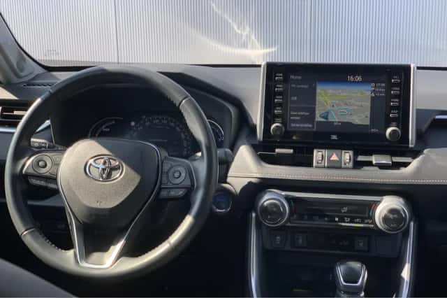 Toyota RAV4 (2021) thumbnail 9