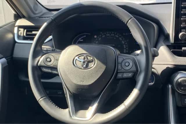 Toyota RAV4 (2021) thumbnail 10