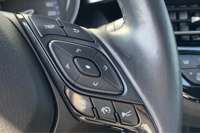 Toyota C-HR (2019) thumbnail 14