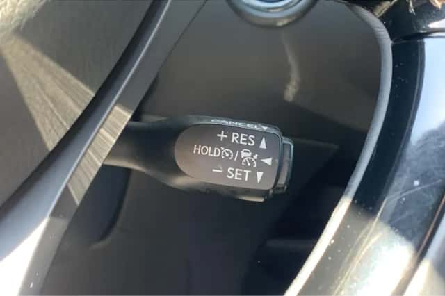 Toyota C-HR (2019) thumbnail 15
