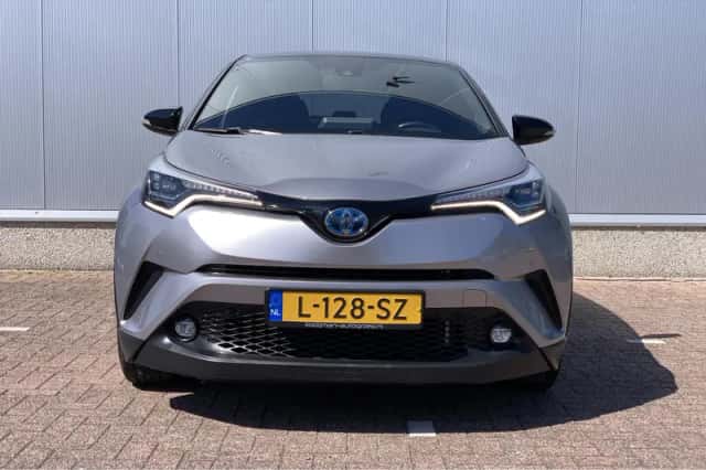 Toyota C-HR (2019) thumbnail 3