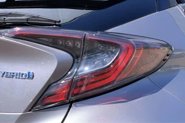 Toyota C-HR (2019) thumbnail 27