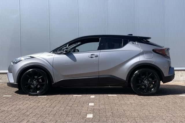Toyota C-HR (2019) thumbnail 4
