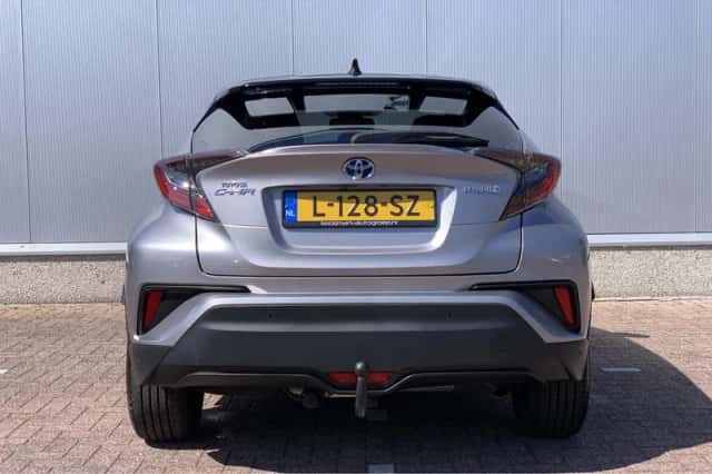 Toyota C-HR (2019) thumbnail 5
