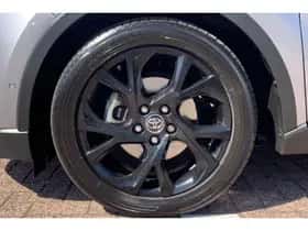 Toyota C-HR (2019) thumbnail 6