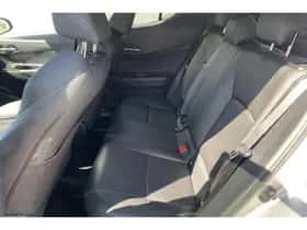 Toyota C-HR (2019) thumbnail 8