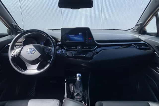 Toyota C-HR (2019) thumbnail 9
