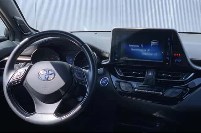 Toyota C-HR (2019) thumbnail 10
