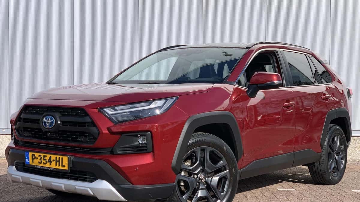 Toyota RAV4 (2022) — foto 1