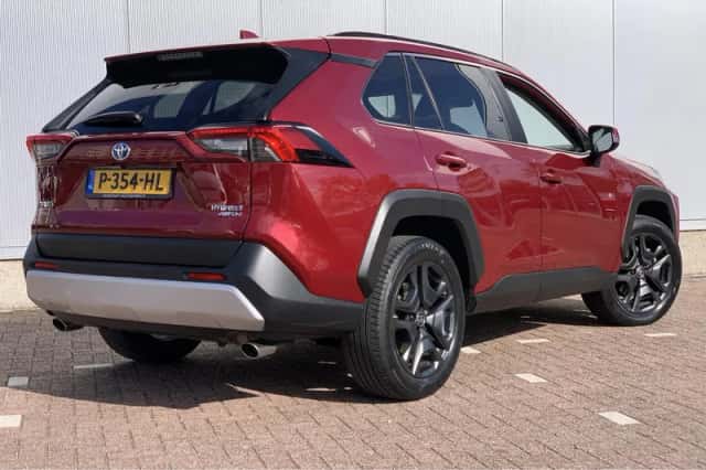 Toyota RAV4 (2022) thumbnail 2