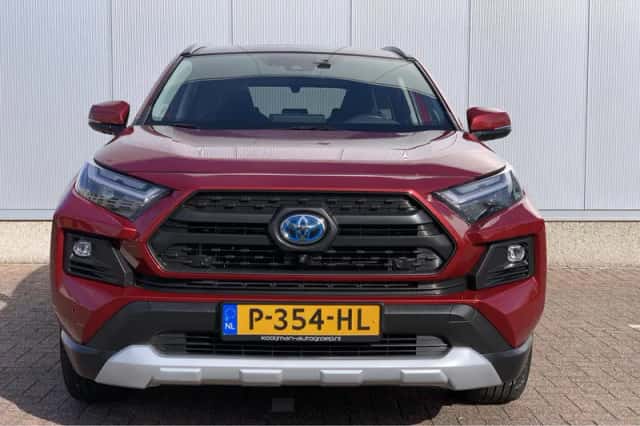 Toyota RAV4 (2022) thumbnail 3