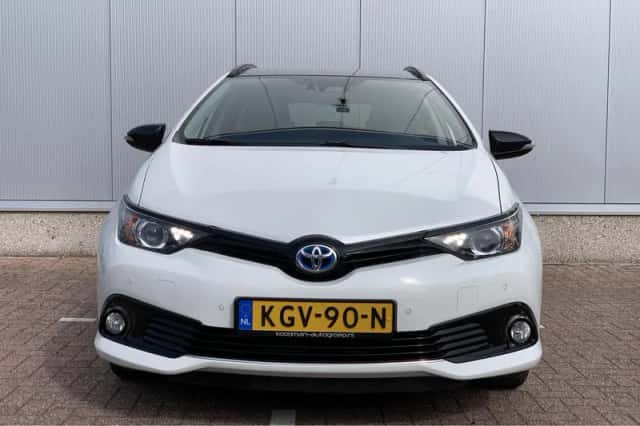Toyota Auris (2018) thumbnail 3