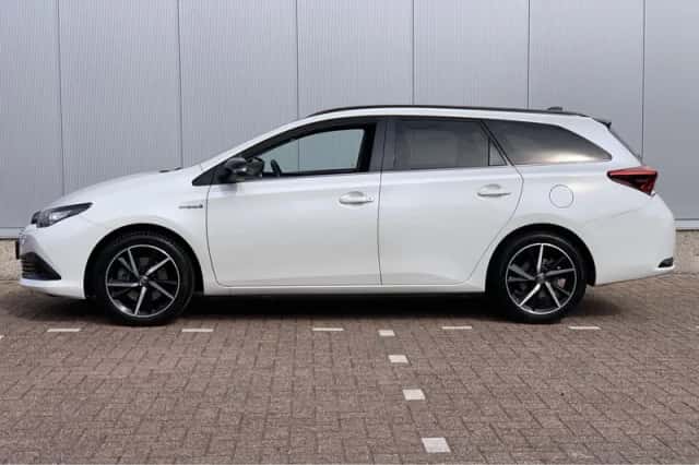Toyota Auris (2018) thumbnail 4