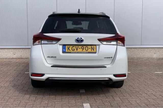 Toyota Auris (2018) thumbnail 5