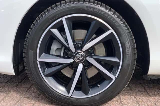 Toyota Auris (2018) thumbnail 6
