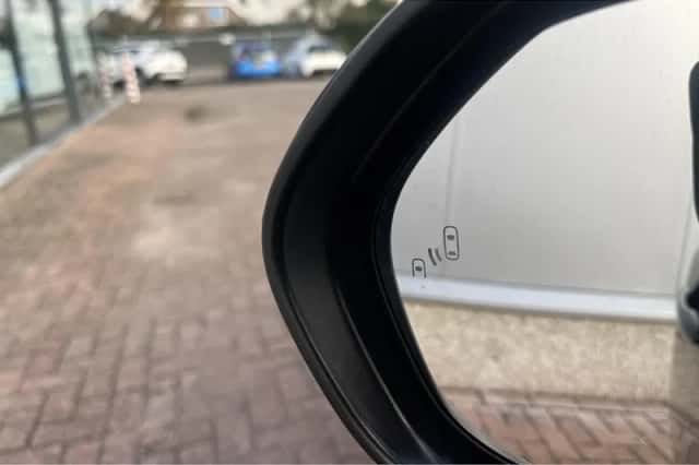 Toyota Corolla (2024) thumbnail 25