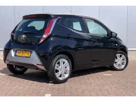 Toyota Aygo (2015) thumbnail 2