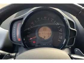 Toyota Aygo (2015) thumbnail 12
