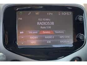 Toyota Aygo (2015) thumbnail 16