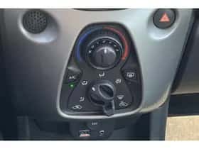 Toyota Aygo (2015) thumbnail 18