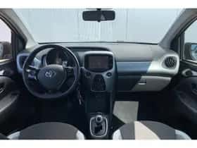 Toyota Aygo (2015) thumbnail 8