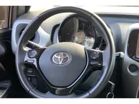 Toyota Aygo (2015) thumbnail 10
