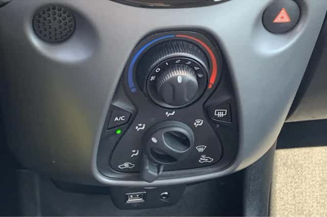Toyota Aygo (2019) thumbnail 19
